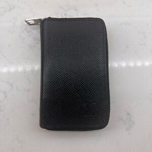 Louis Vuitton Taiga Zippy Coin Purse Coin Case in Black and silver hardware